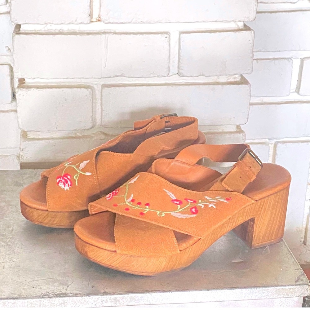 Eric Michael Embroidered Wooden Platform Sandals 36 5.5 Floral Scandinavian Boho